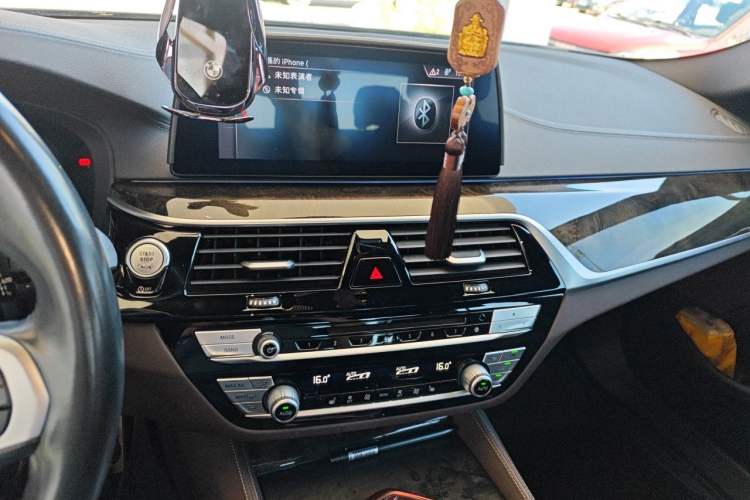 Used BMW 5 Series 2019 525Li M Sport Package Audio And AC Panel