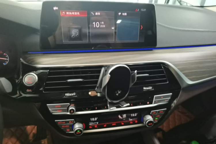 Used BMW 5 Series 2019 530Li xDrive Luxury Package Audio And AC Panel