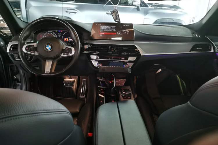 Used BMW 5 Series 2019 525i M Sport Package Center Console