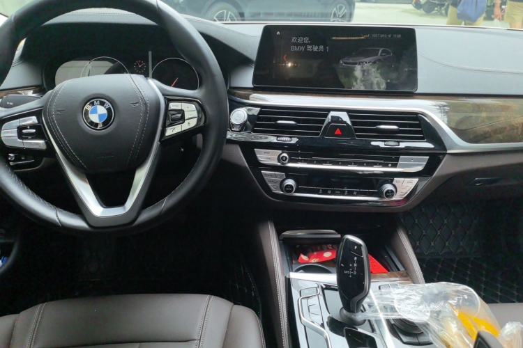 Used BMW 5 Series 2019 Facelifted 525Li Luxury Package Center Console