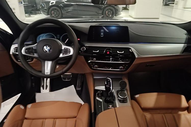Used BMW 5 Series 2019 525i M Sport Package Center Console