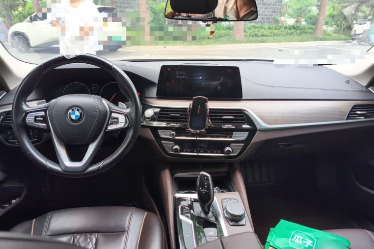 Used BMW 5 Series 2019 530Li Leading Model Luxury Package Center Console