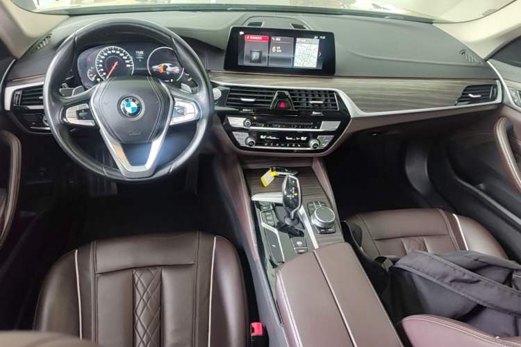 Used BMW 5 Series 2019 Facelifted 530Li Leading Edition Luxury Package Center Console