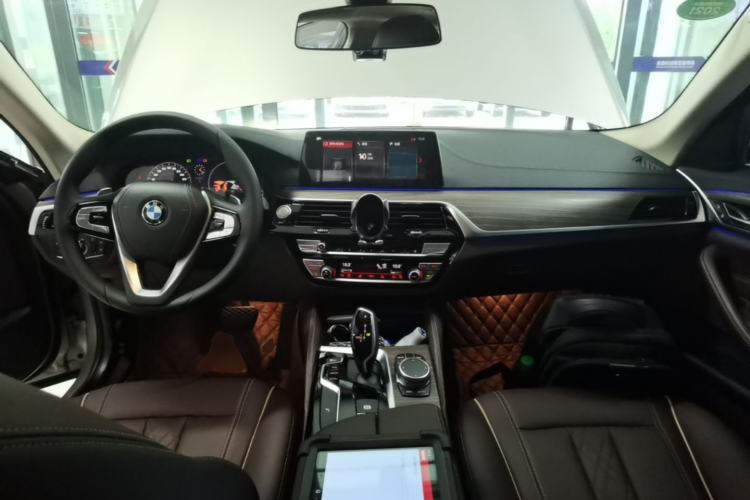 Used BMW 5 Series 2019 530Li xDrive Luxury Package Center Console