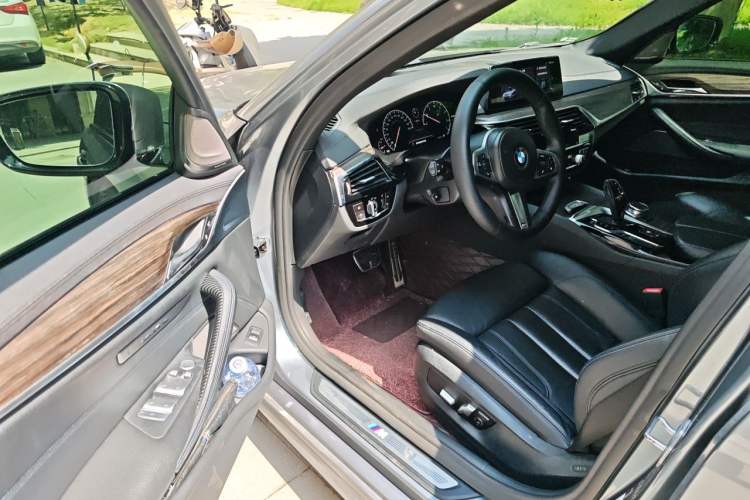 Used BMW 5 Series 2019 530i M Sport Package Driver Seat