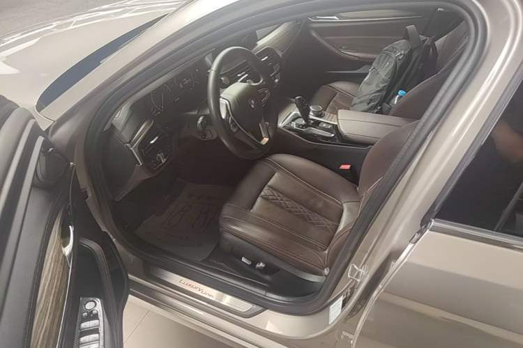 Used BMW 5 Series 2019 530Li Leading Model Luxury Package Driver Seat