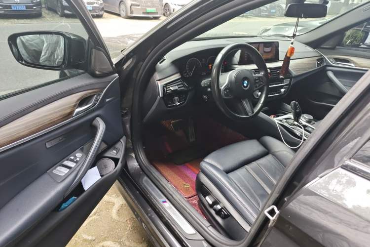Used BMW 5 Series 2019 530i M Sport Package Driver Seat