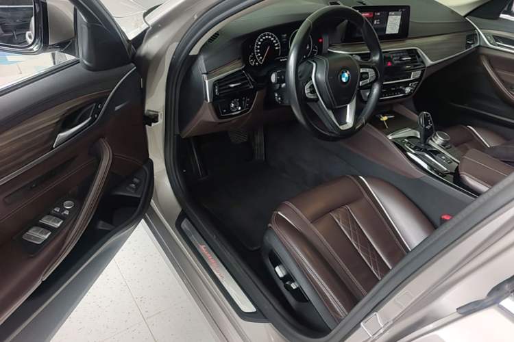 Used BMW 5 Series 2019 Facelifted 530Li Leading Edition Luxury Package Driver Seat