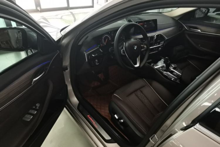 Used BMW 5 Series 2019 530Li xDrive Luxury Package Driver Seat