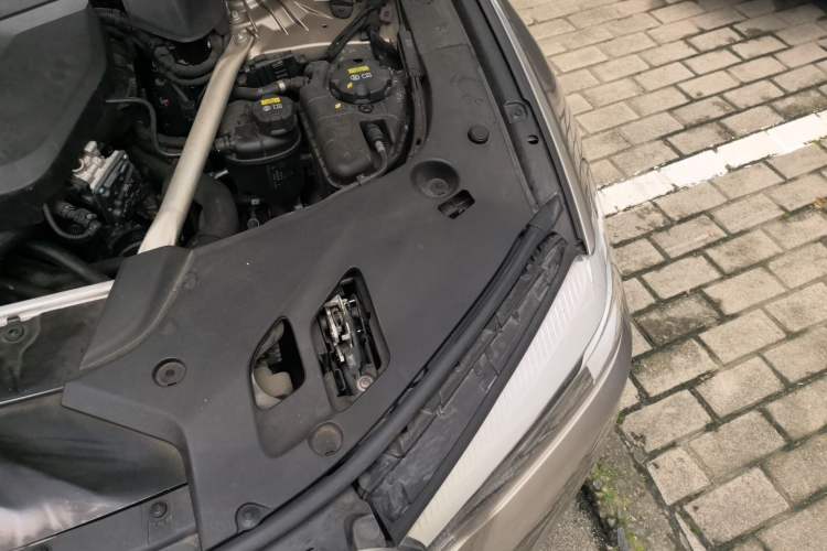 Used BMW 5 Series 2019 Facelifted 525Li Luxury Package Engine Bay Left