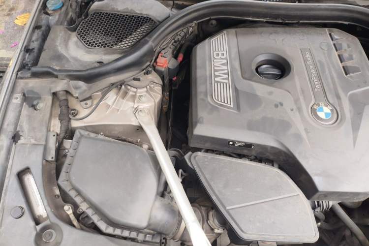 Used BMW 5 Series 2019 525Li Luxury Package Engine Bay Right