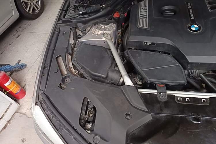Used BMW 5 Series 2019 530Li Leading Model Luxury Package Engine Bay Right
