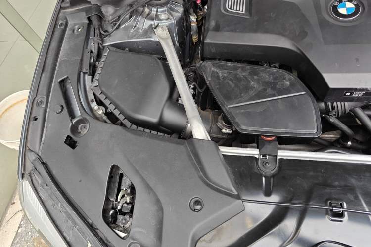 Used BMW 5 Series 2019 525i M Sport Package Engine Bay Right