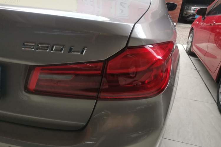 Used BMW 5 Series 2019 530Li Luxury Edition Premium Package Exterior 3