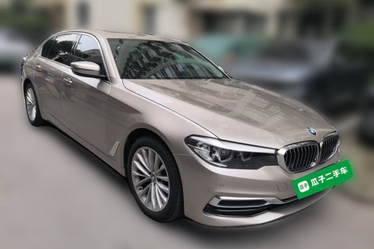 Used BMW 5 Series 2019 Facelifted 525Li Luxury Package Front Right 45 Deg