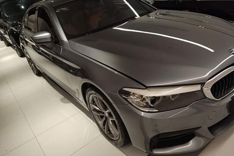 Used BMW 5 Series 2019 525i M Sport Package Front Right 45 Deg