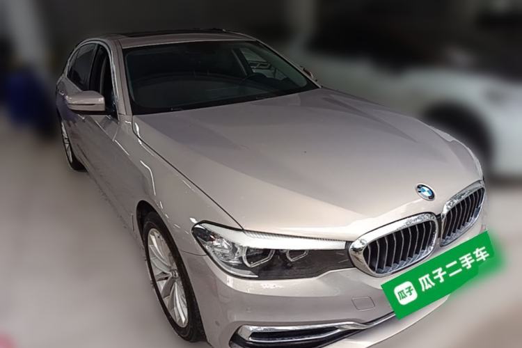 Used BMW 5 Series 2019 530Li Leading Model Luxury Package Front Right 45 Deg