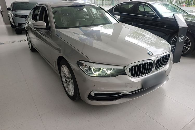 Used BMW 5 Series 2019 Facelifted 530Li Leading Edition Luxury Package Front Right 45 Deg