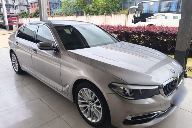 Used BMW 5 Series 2019 525Li Luxury Package Front Right 45 Deg