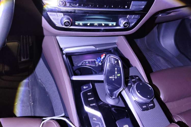 Used BMW 5 Series 2019 Restyled 540i M Sport Package Gear Lever