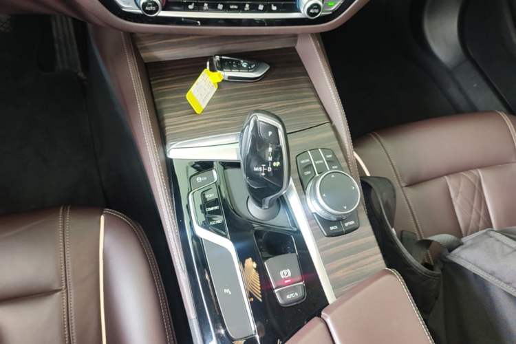 Used BMW 5 Series 2019 Facelifted 530Li Leading Edition Luxury Package Gear Lever