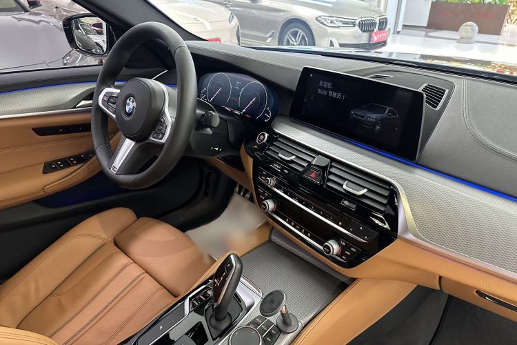 Used BMW 5 Series 2019 525i M Sport Package Interior 10