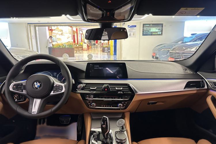 Used BMW 5 Series 2019 525i M Sport Package Interior 11