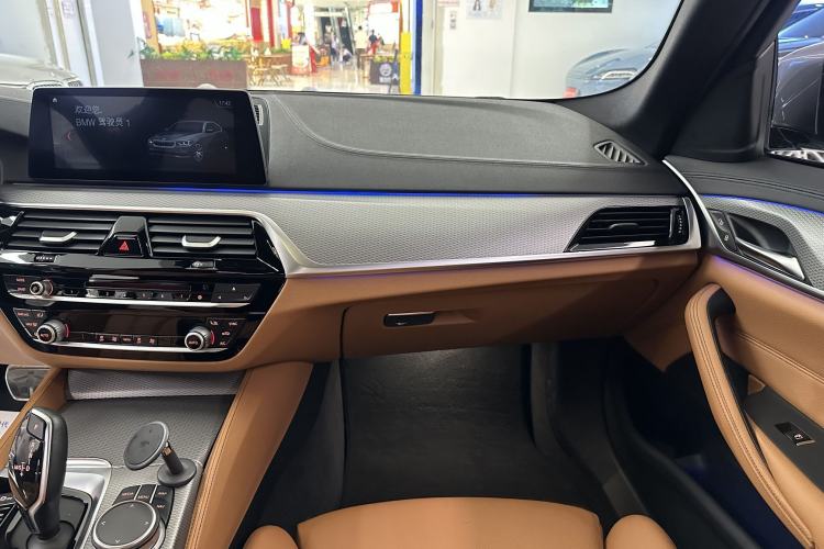Used BMW 5 Series 2019 525i M Sport Package Interior 2