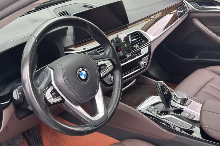 Used BMW 5 Series 2019 525Li Luxury Package Interior 3