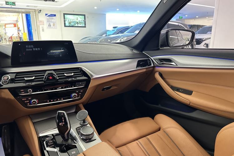 Used BMW 5 Series 2019 525i M Sport Package Interior 4