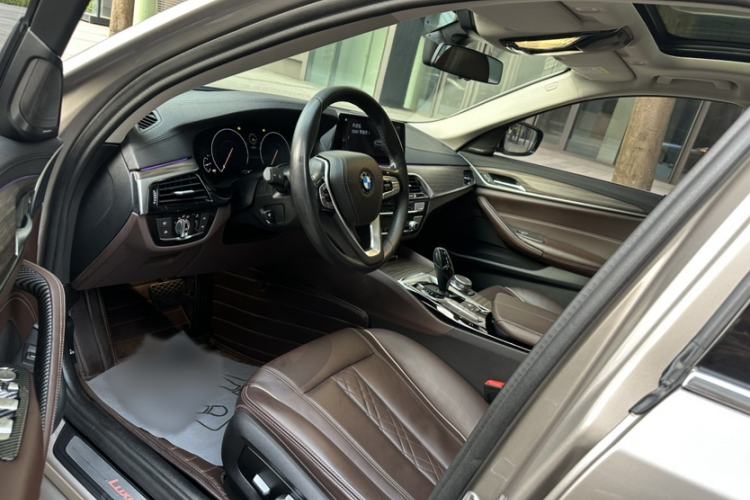 Used BMW 5 Series 2019 530Li Leading Model Luxury Package Interior 4