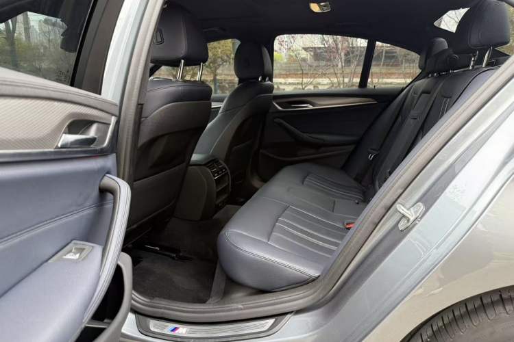 Used BMW 5 Series 2019 Restyled 525i M Sport Package Interior 4