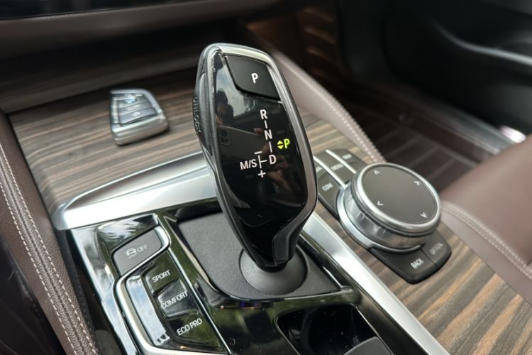 Used BMW 5 Series 2019 530Li Leading Model Luxury Package Interior 6