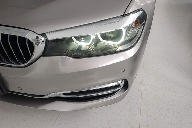 Used BMW 5 Series 2019 Facelifted 530Li Leading Edition Luxury Package Left Front Headlight