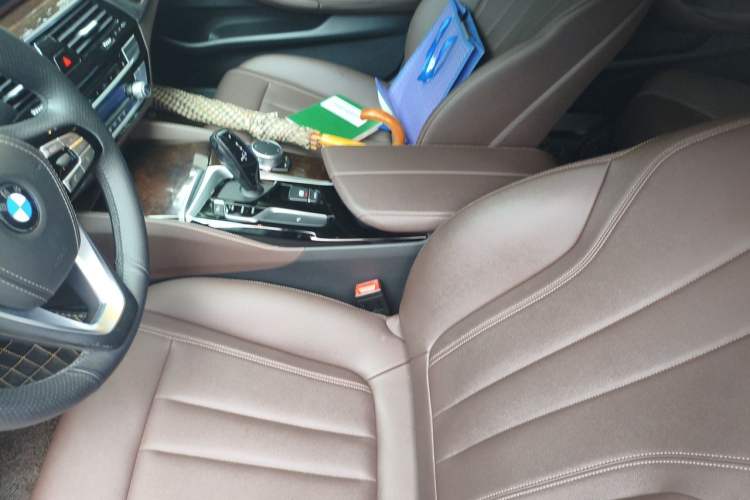 Used BMW 5 Series 2019 525Li Luxury Package Left Front Seat
