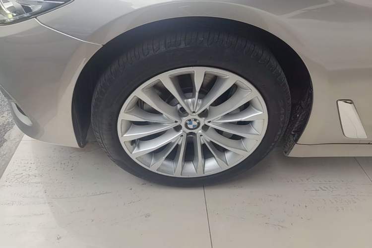 Used BMW 5 Series 2019 530Li Leading Model Luxury Package Left Front Wheel Hub