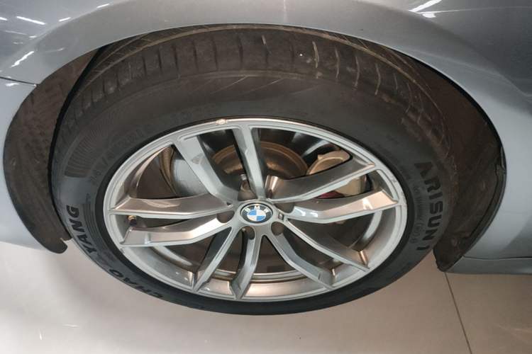 Used BMW 5 Series 2019 Restyled 525i M Sport Package Left Front Wheel Hub