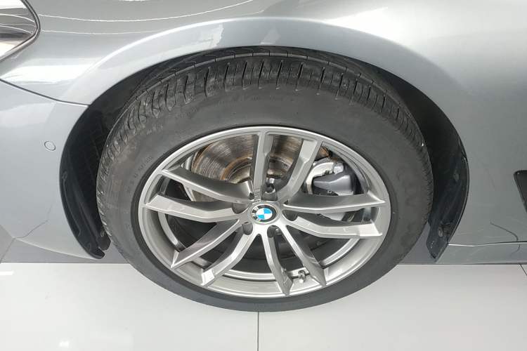 Used BMW 5 Series 2019 Restyled 525i M Sport Package Left Front Wheel Hub