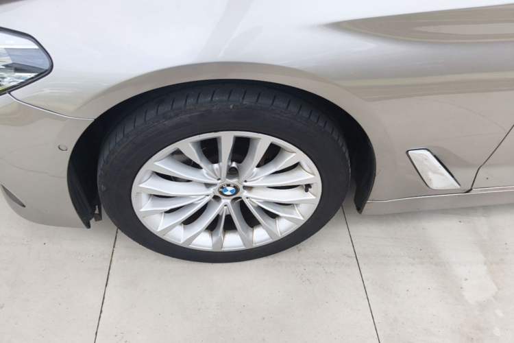 Used BMW 5 Series 2019 525Li Luxury Package Left Front Wheel Hub