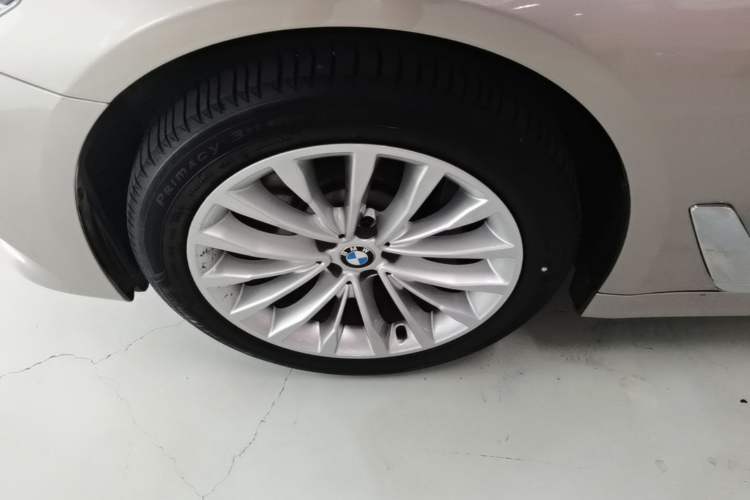 Used BMW 5 Series 2019 530Li xDrive Luxury Package Left Front Wheel Hub