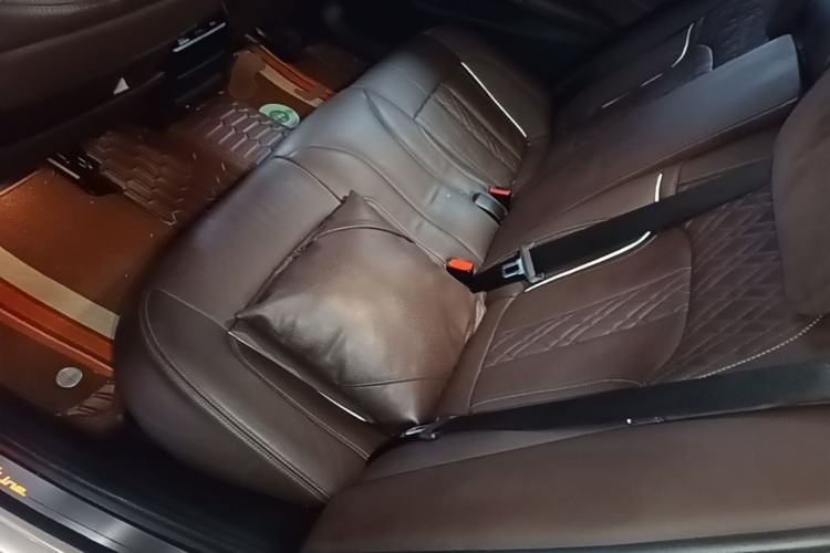 Used BMW 5 Series 2019 530Li Leading Model Luxury Package Left Rear Seat