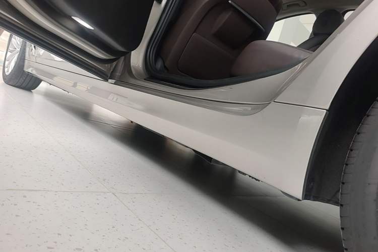 Used BMW 5 Series 2019 Facelifted 530Li Leading Edition Luxury Package Left Side Sill