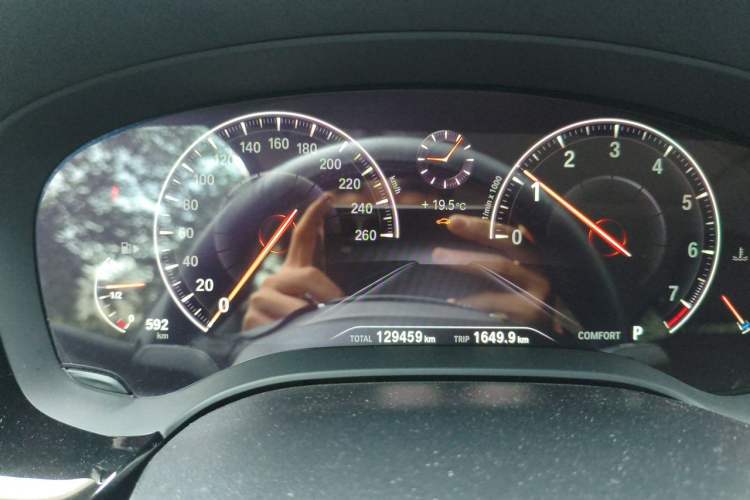 Used BMW 5 Series 2019 525Li Luxury Package Odometer Close Up