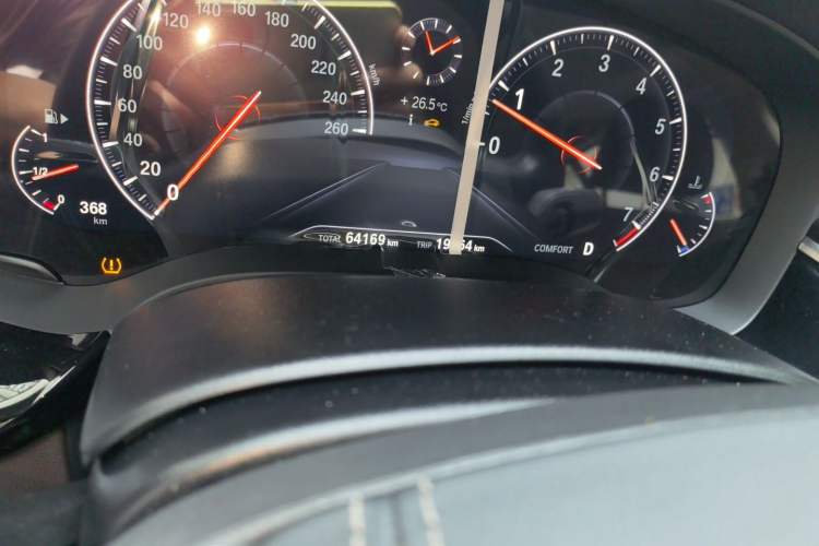 Used BMW 5 Series 2019 Facelifted 525Li Luxury Package Odometer Close Up