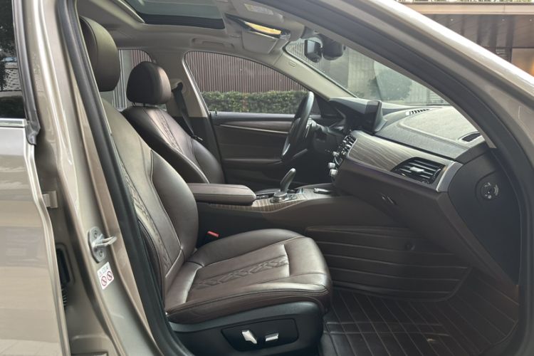 Used BMW 5 Series 2019 530Li Leading Model Luxury Package Right Front Seat