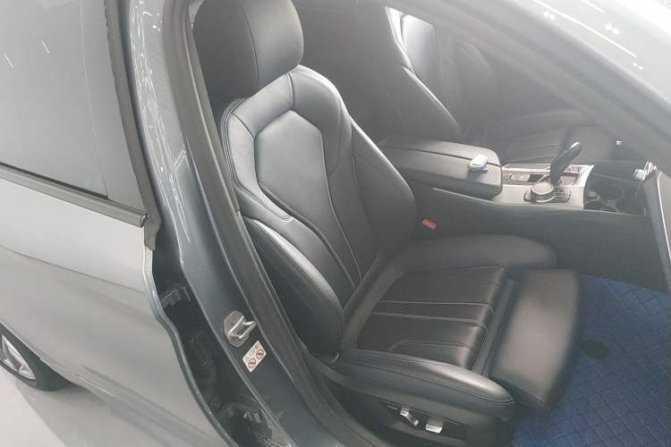 Used BMW 5 Series 2019 Restyled 525i M Sport Package Right Front Seat