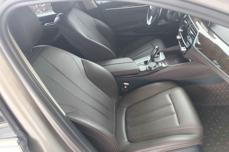 Used BMW 5 Series 2019 525Li Luxury Package Right Front Seat