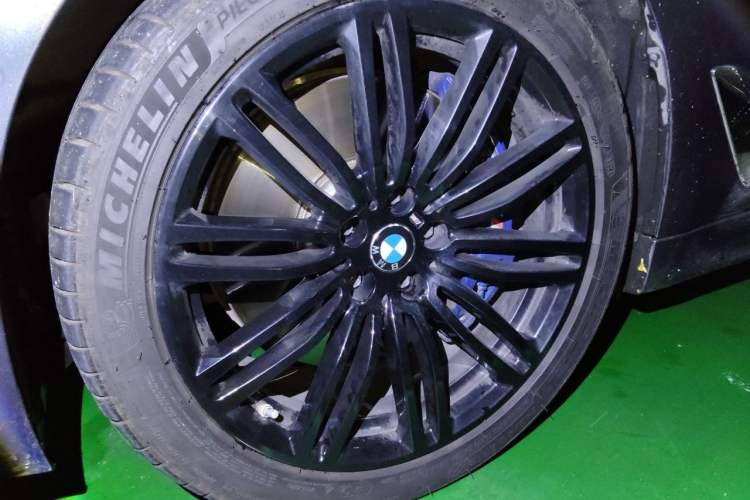 Used BMW 5 Series 2019 Restyled 540i M Sport Package Right Front Wheel Hub