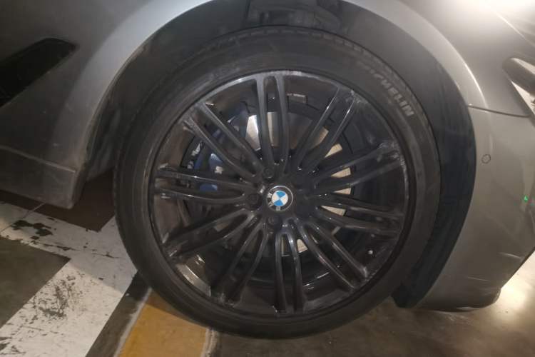 Used BMW 5 Series 2019 530i M Sport Package Right Front Wheel Hub