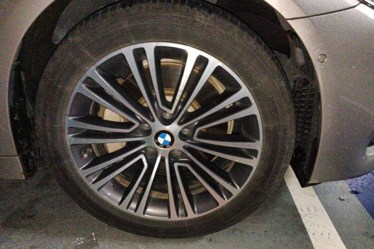 Used BMW 5 Series 2019 530Li Luxury Edition Premium Package Right Front Wheel Hub
